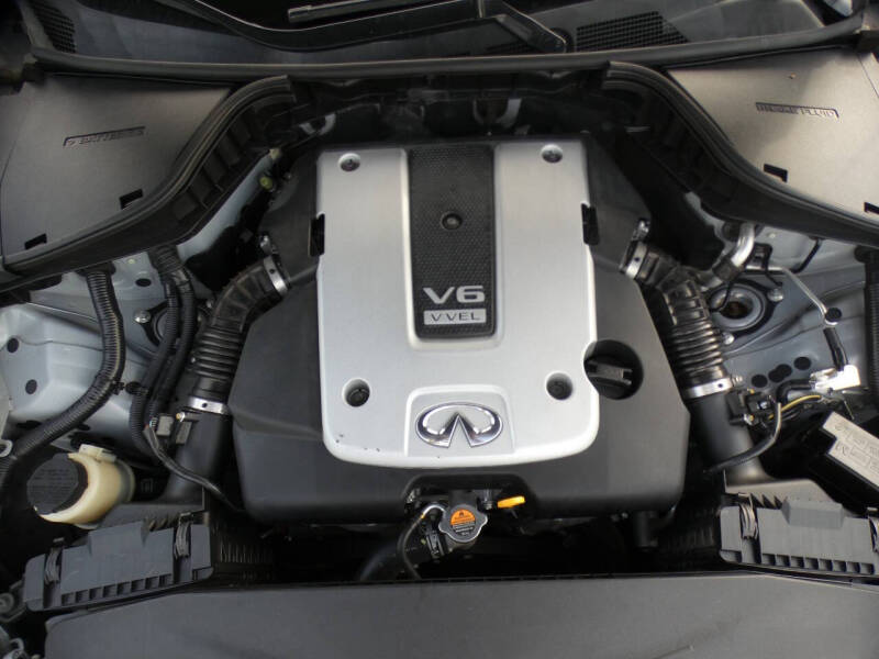 2017 Infiniti Q70 3.7