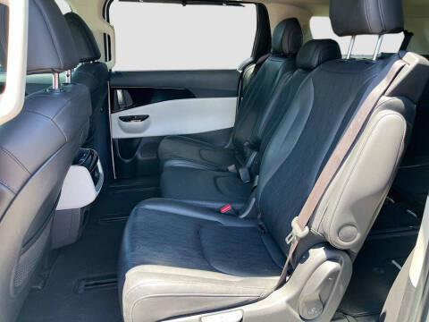 2024 Kia Carnival EX