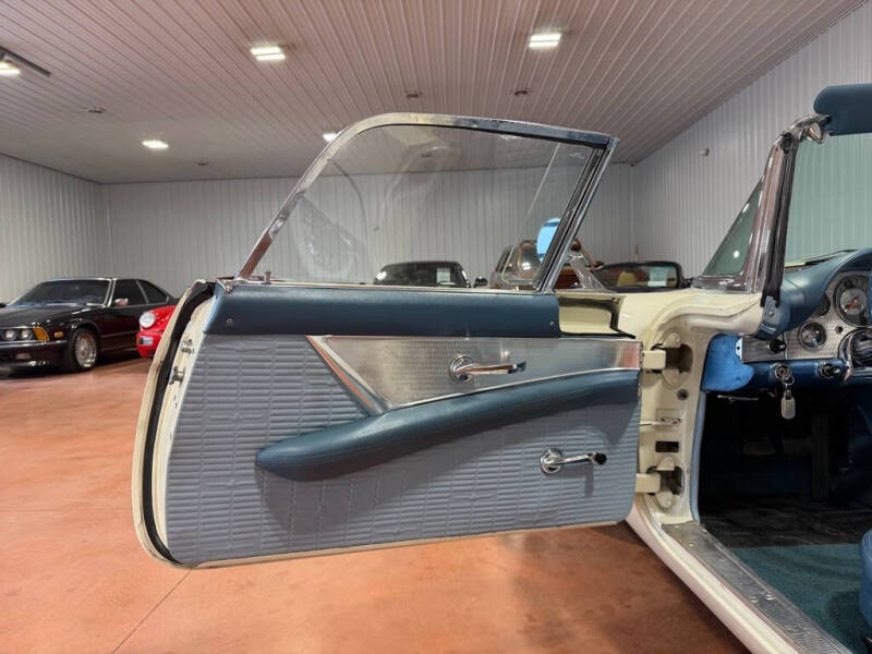 1957 Ford Thunderbird