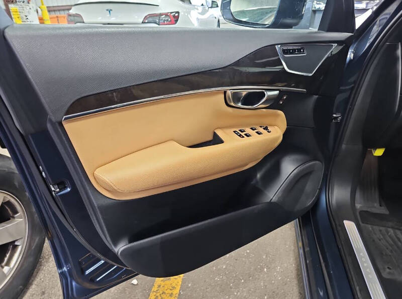 2018 Volvo XC90 T5 Momentum 7-Passenger