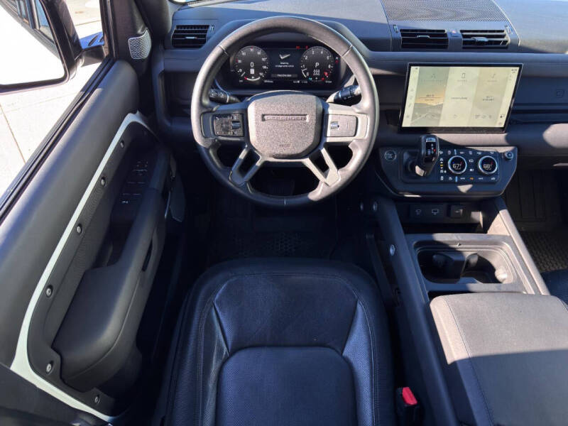 2024 Land Rover Defender 130 P400 X-Dynamic SE