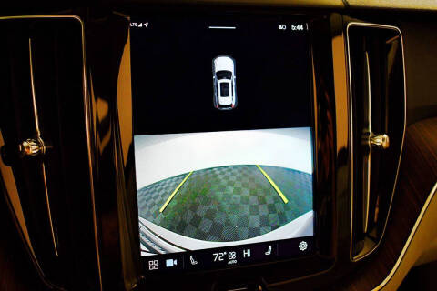 2022 Volvo XC60 B5 Momentum