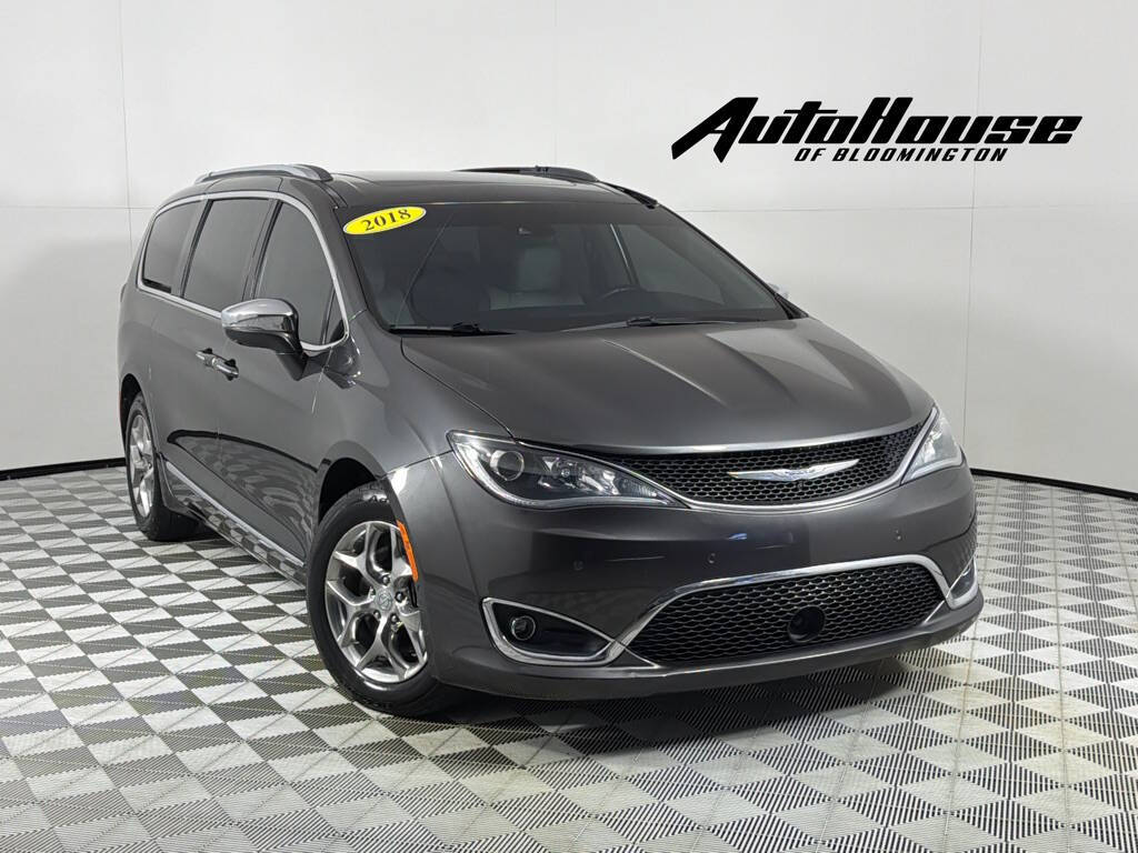 2018 Chrysler Pacifica Limited's photo