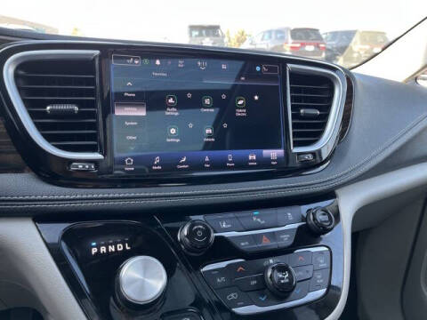 2023 Chrysler Pacifica Plug-In Hybrid Limited