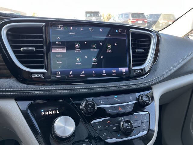 2023 Chrysler Pacifica Plug-In Hybrid Limited