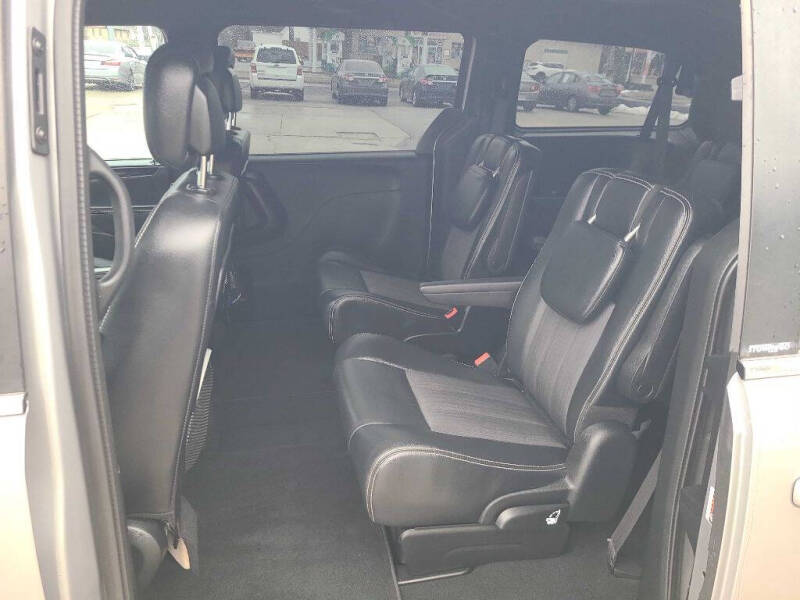 2014 Chrysler Town and Country S