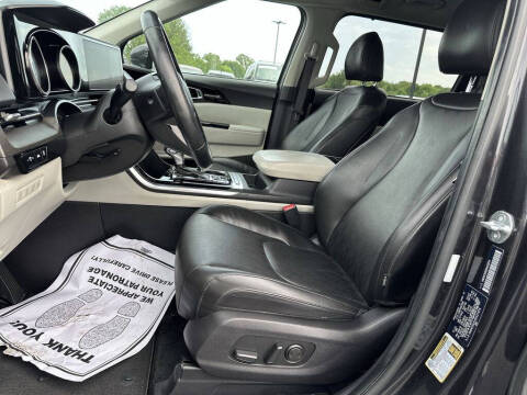 2024 Kia Carnival EX