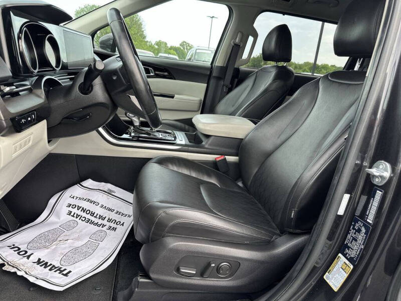 2024 Kia Carnival EX