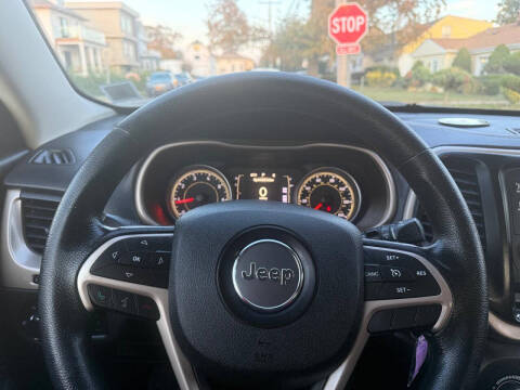 2015 Jeep Cherokee Sport