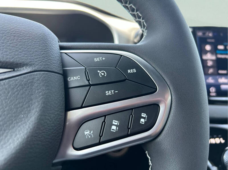 2027 Chrysler Pacifica LX