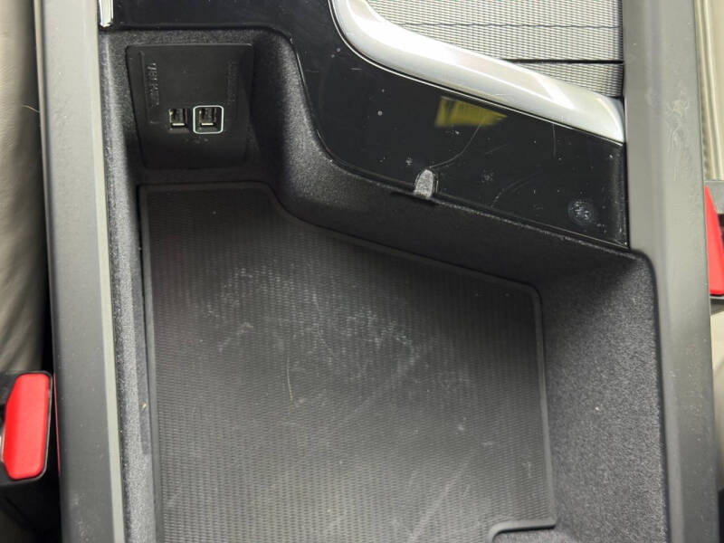 2022 Volvo XC90 Recharge T8 R-Design