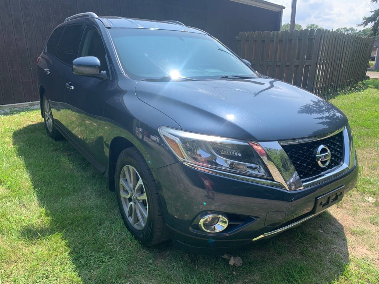 2015 Nissan Pathfinder for sale at Car Connection in Painesville, OH