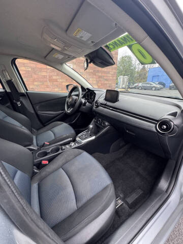 2020 Toyota Yaris Hatchback LE