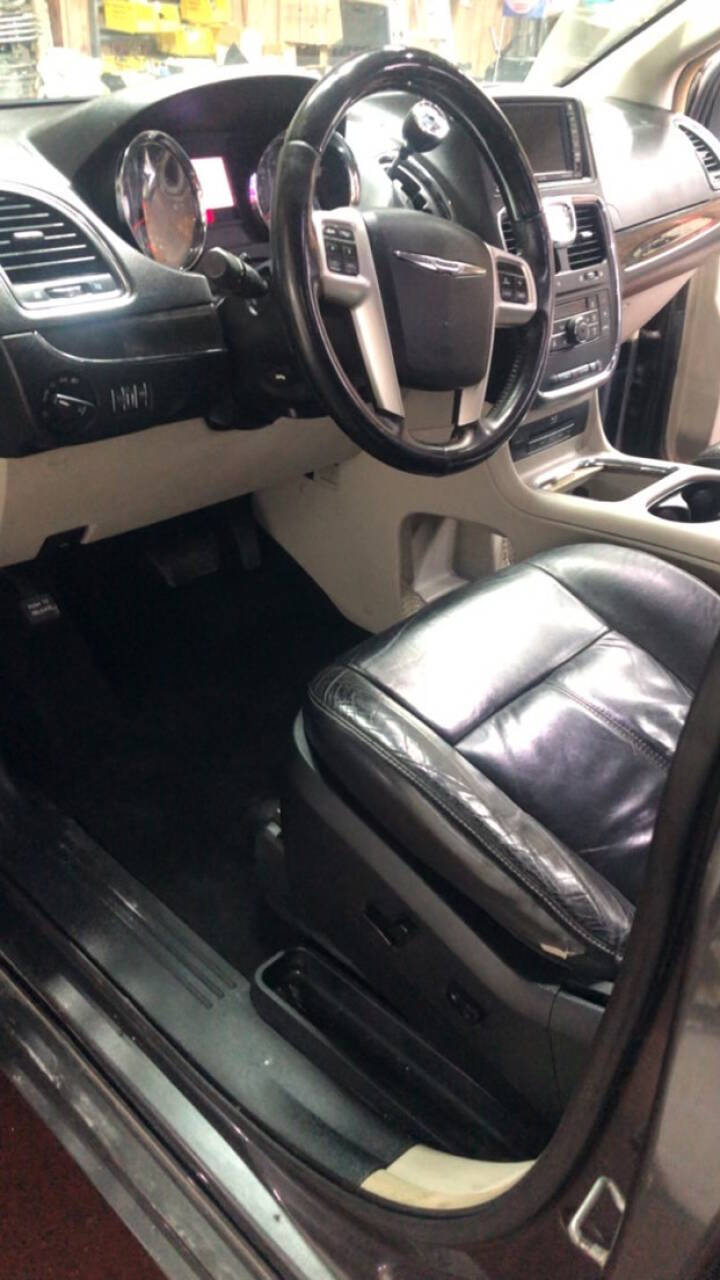 2016 Chrysler Town and Country for sale at Kars R Us in Dearborn Heights, MI