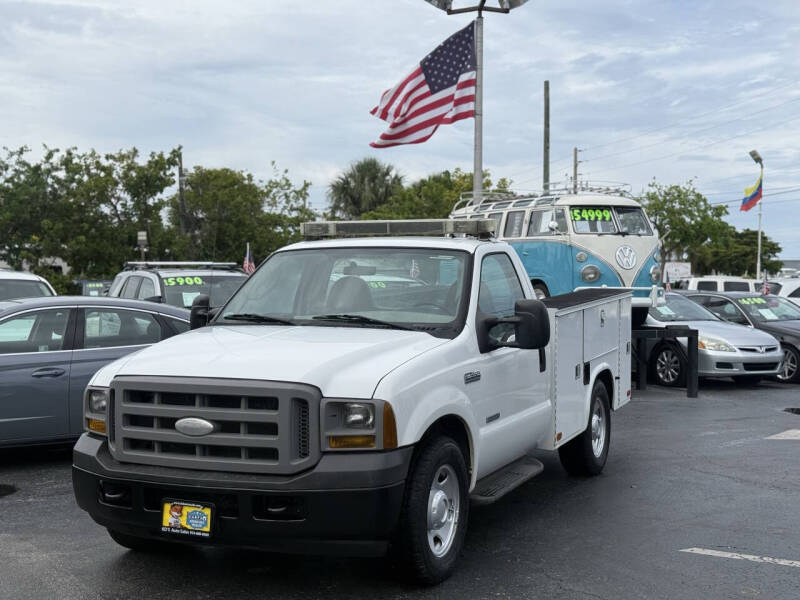 2005 Ford F-350 Super Duty XL's photo