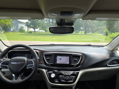 2024 Chrysler Voyager LX