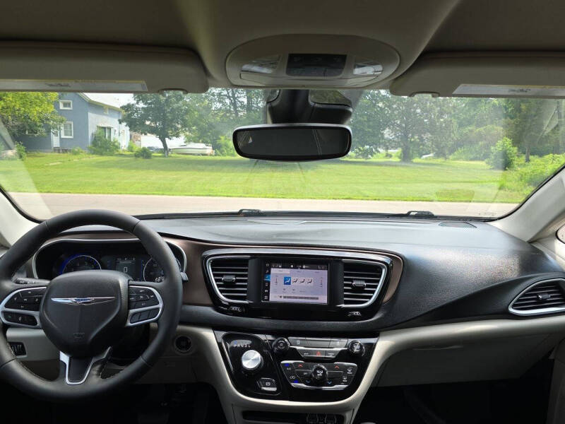 2024 Chrysler Voyager LX