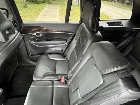 2017 Volvo XC90 T6 Momentum