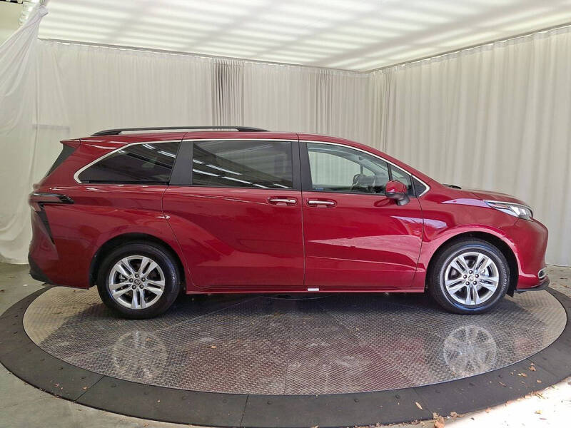 2024 Toyota Sienna XLE 7-Passenger