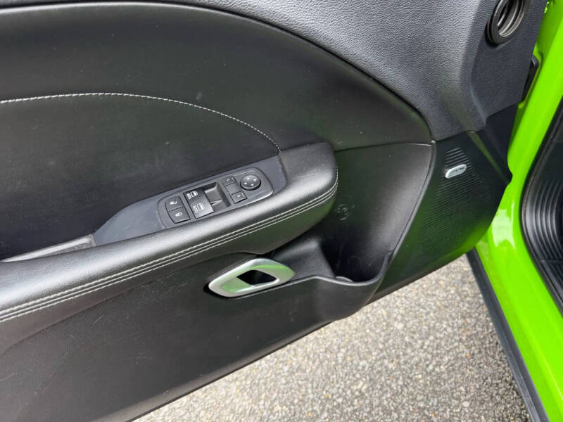 2017 Dodge Challenger 392 HEMI Scat Pack Shaker