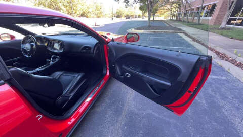 2016 Dodge Challenger SXT Plus