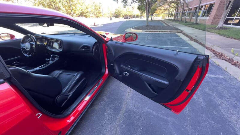 2016 Dodge Challenger SXT Plus