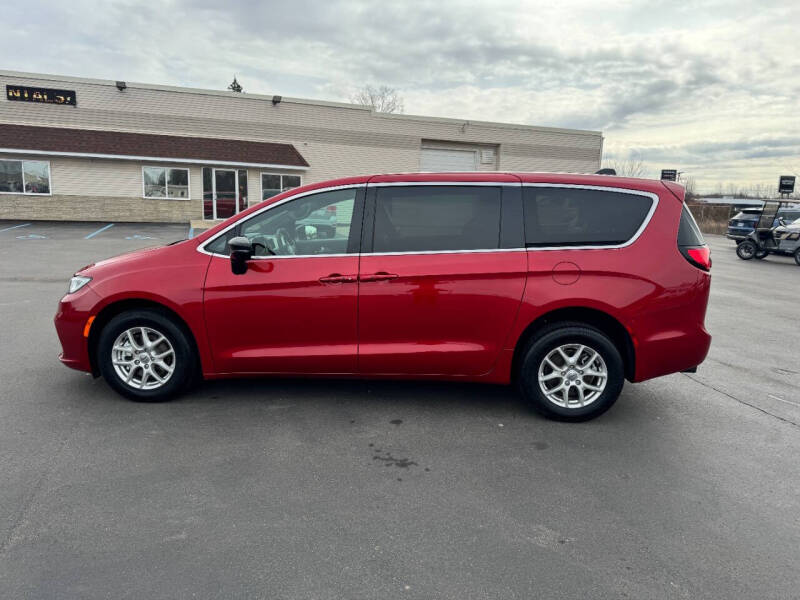 2025 Chrysler Pacifica Select