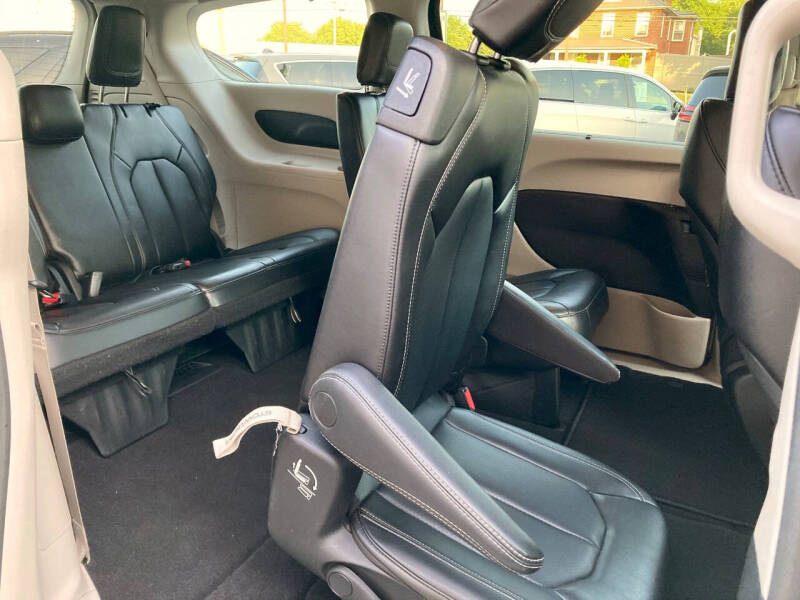 2023 Chrysler Pacifica Touring L