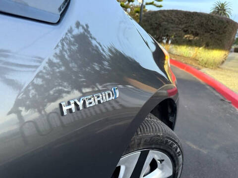 2016 Toyota Prius Three Touring