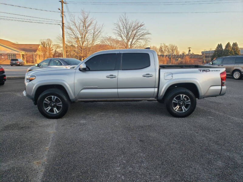 2017 Toyota Tacoma TRD Sport's photo