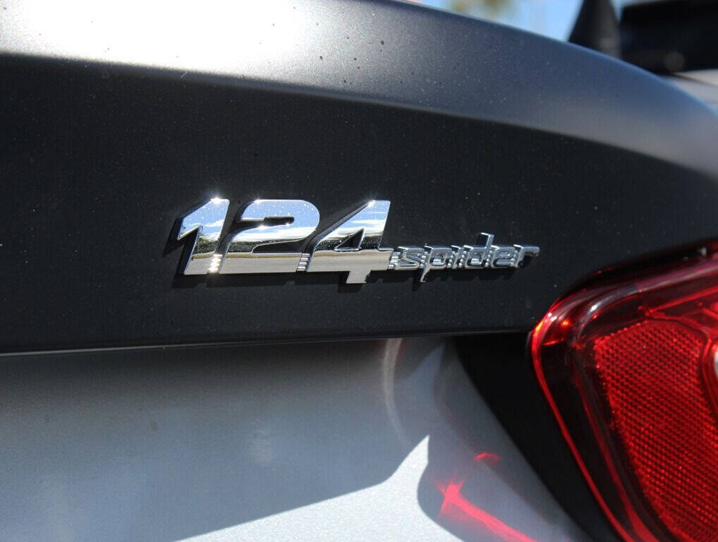 2018 FIAT 124 Spider Convertible - $22,495