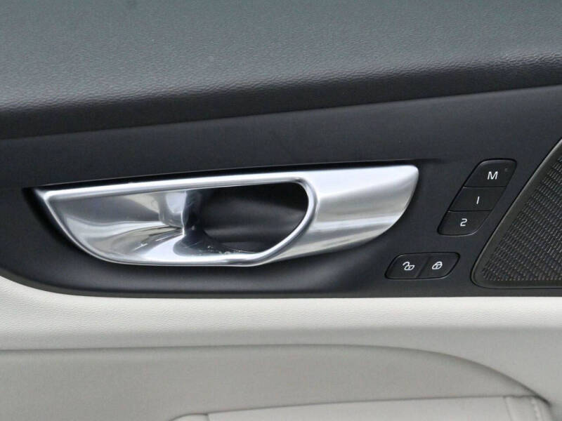 2025 Volvo S60 B5 Plus