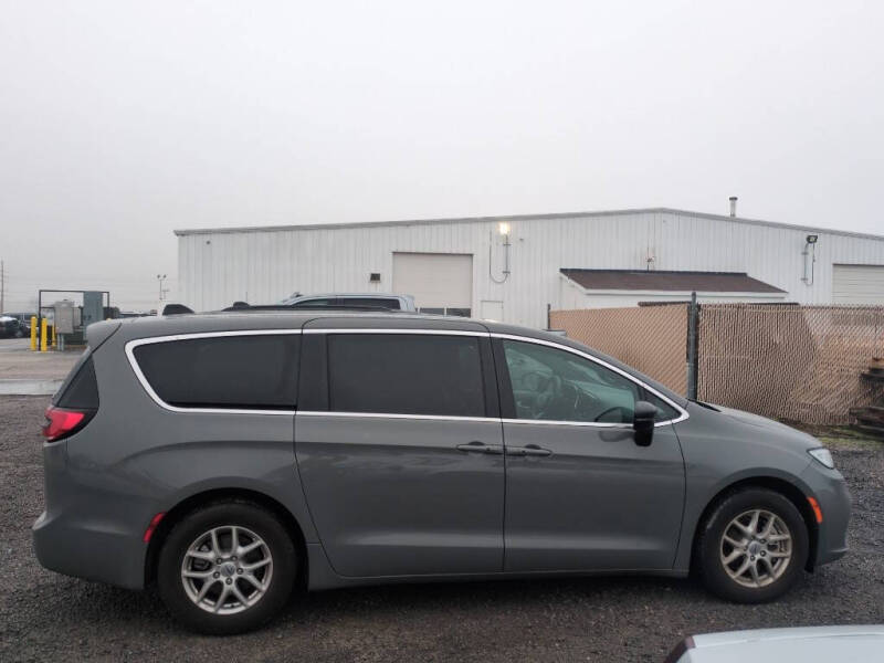 2025 Chrysler Pacifica Select