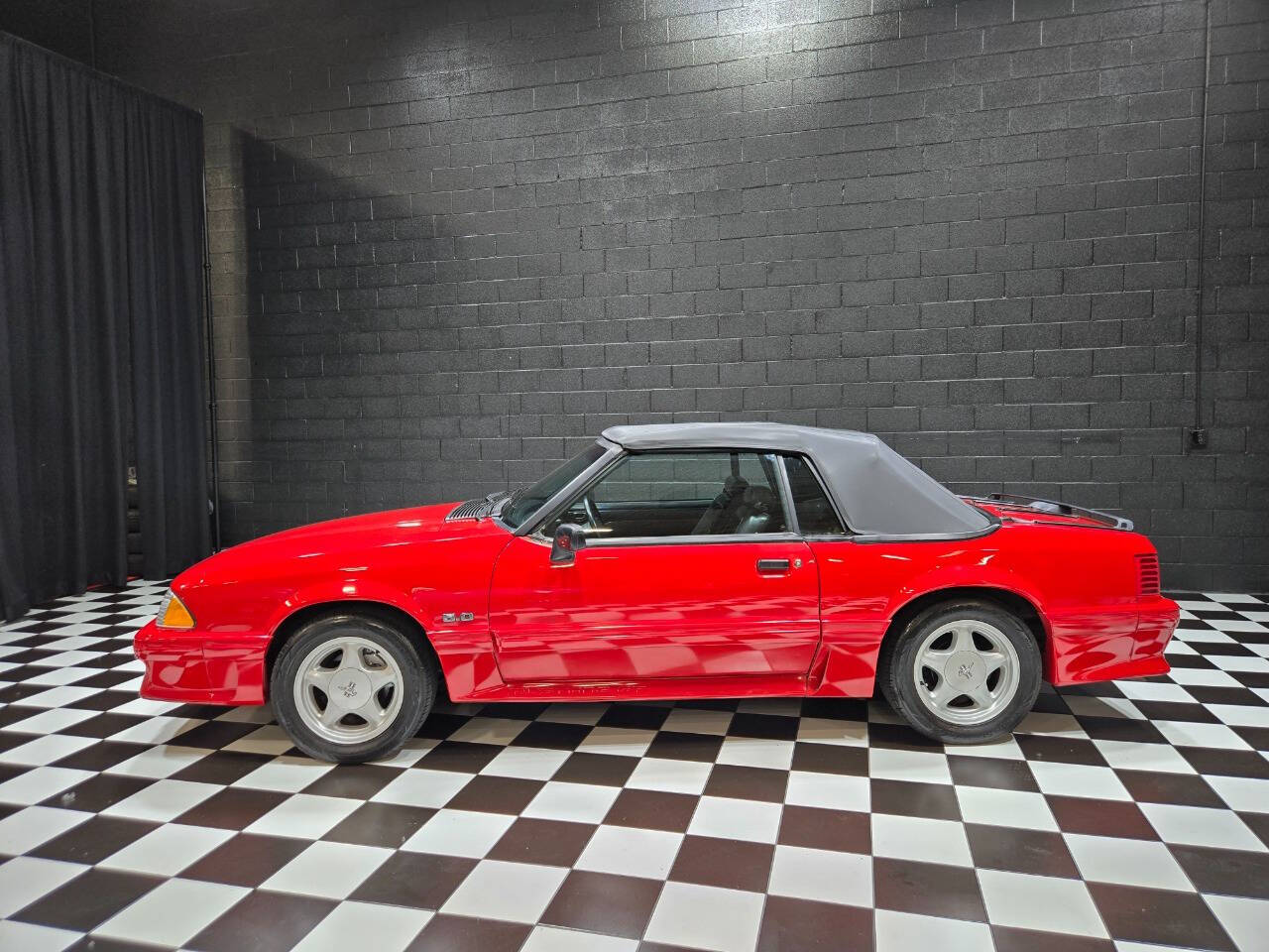1992 Ford Mustang 2