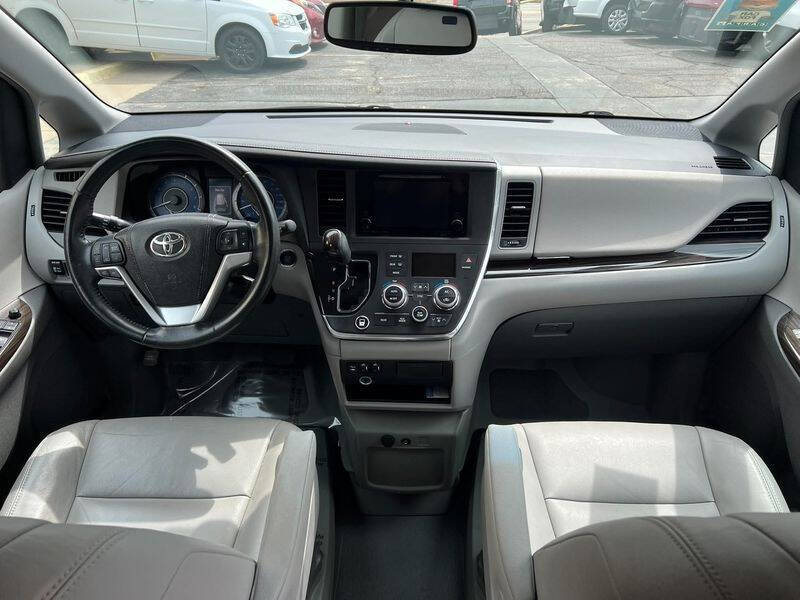 2016 Toyota Sienna XLE 8-Passenger