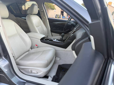 2017 Infiniti Q50 Hybrid Premium