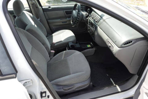 2003 Ford Taurus SE