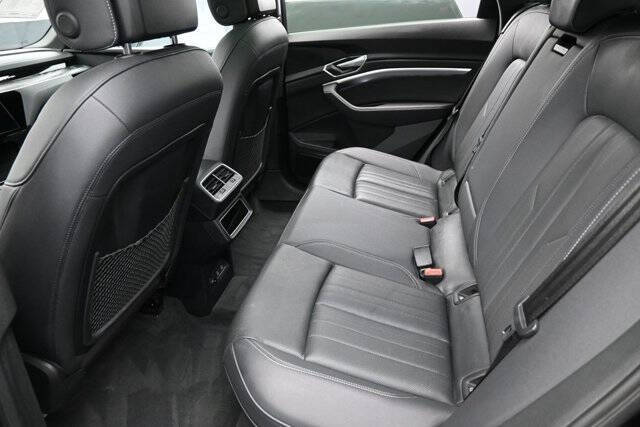 2022 Audi e-tron quattro Premium Plus
