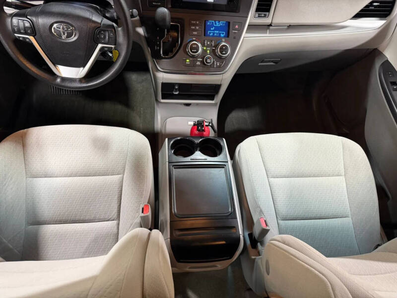 2015 Toyota Sienna LE 7-Passenger