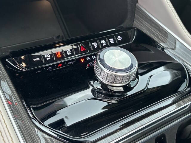 2022 Jeep Wagoneer 30