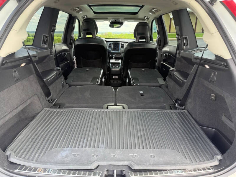 2020 Volvo XC90 T6 Momentum 6-Passenger