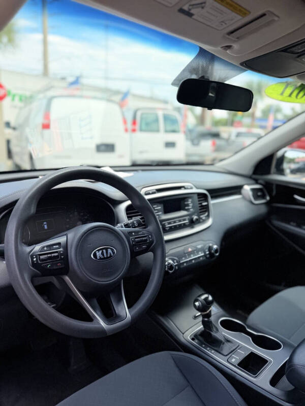 2017 Kia Sorento L