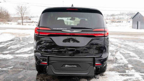 2024 Chrysler Pacifica Touring