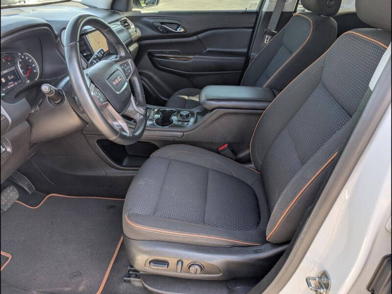 2023 GMC Acadia AT4