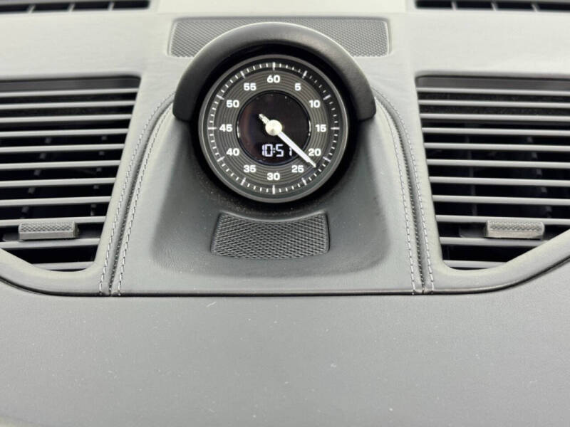 2025 Porsche 911 Carrera