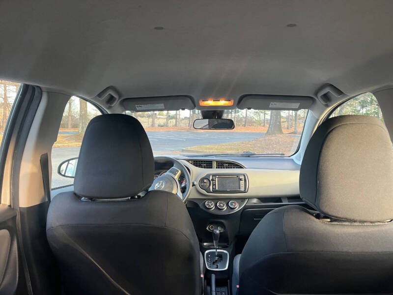 2017 Toyota Yaris 5-Door LE