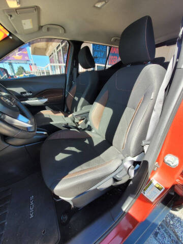 2020 Nissan Kicks SR