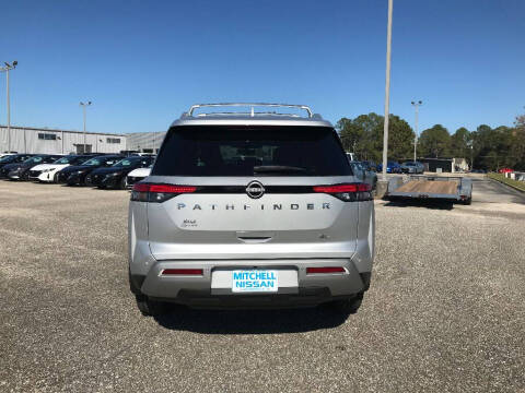 2025 Nissan Pathfinder SL