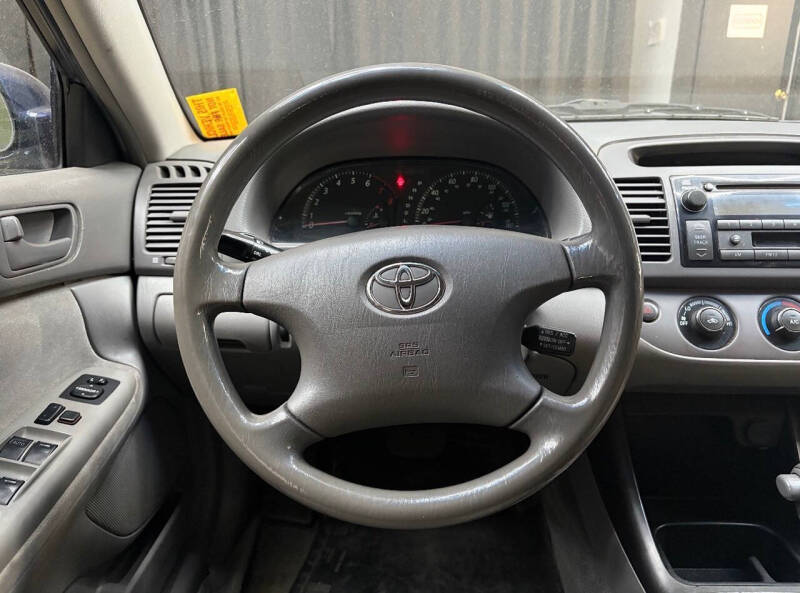 2004 Toyota Camry LE