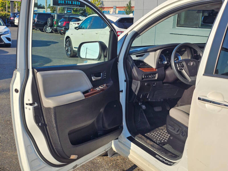 2017 Toyota Sienna Limited Premium 7-Passenger